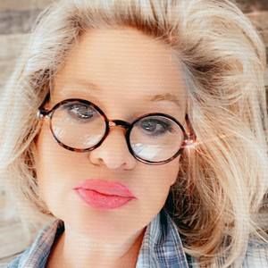 Meet your Posher, Deborah